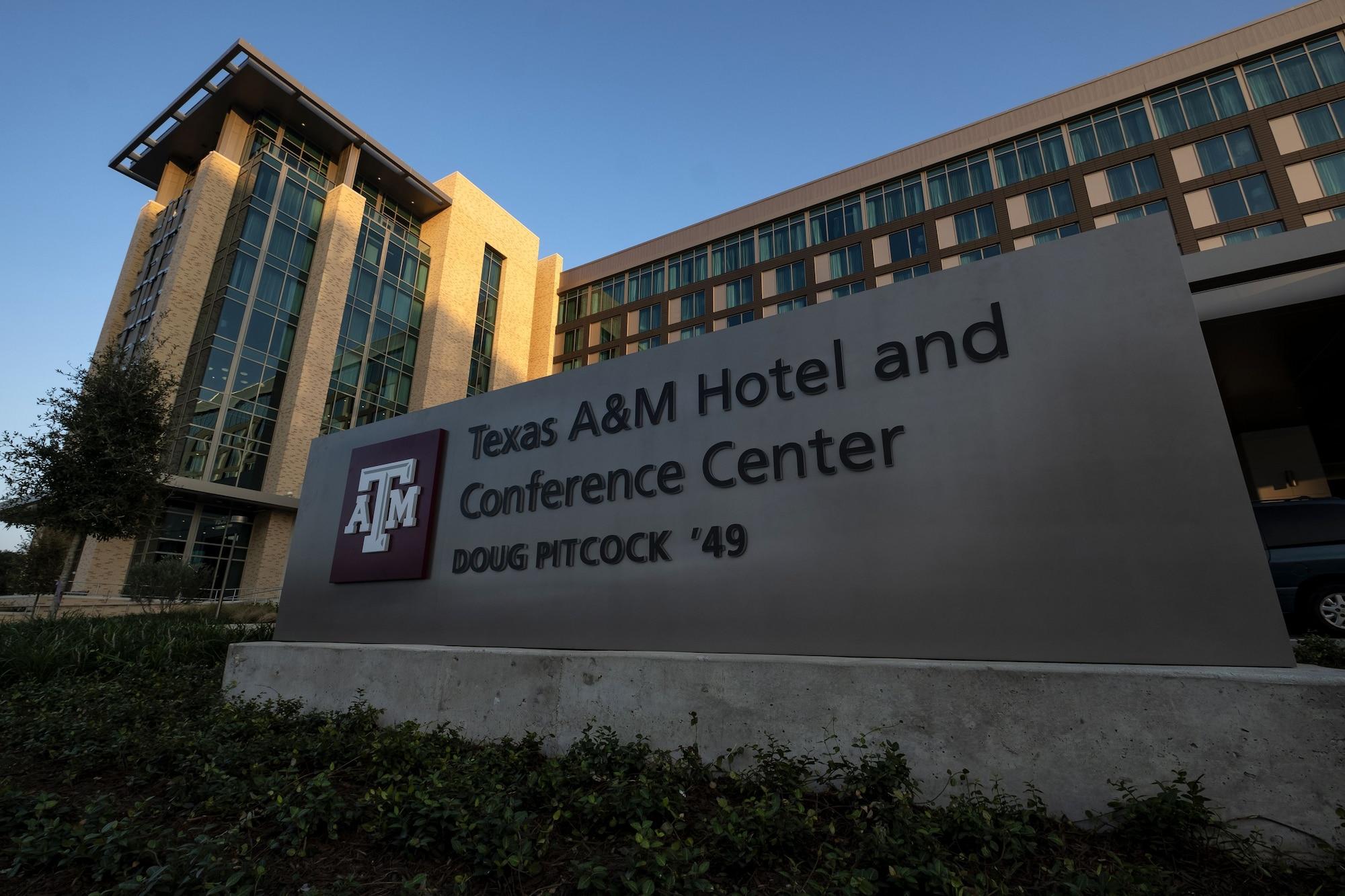 Texas A&M Hotel And Conference Center College Station Exterior photo